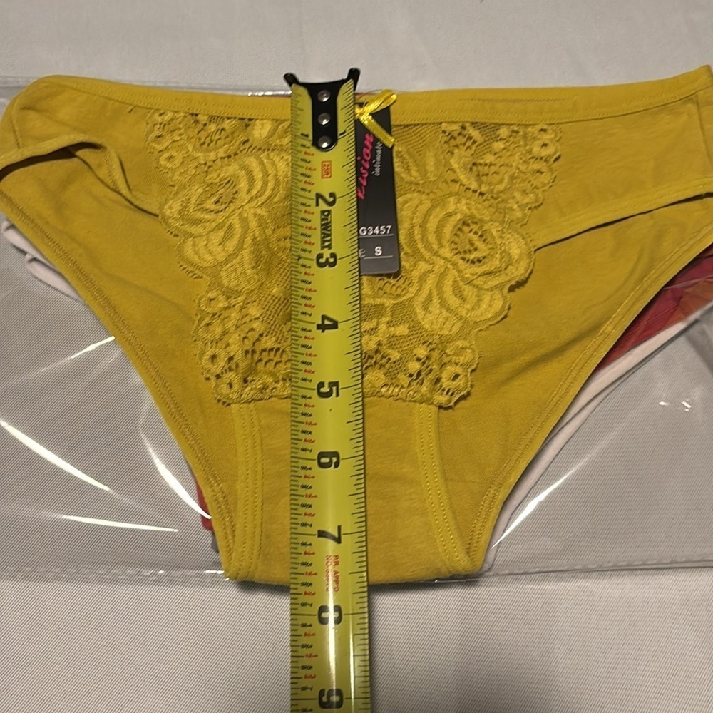 Set of 6️⃣ Vision Intimates Lace Trim Panties - Picture 4 of 5